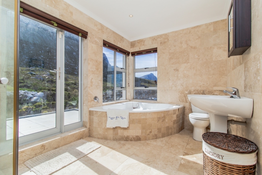 To Let 6 Bedroom Property for Rent in Bettys Bay Western Cape